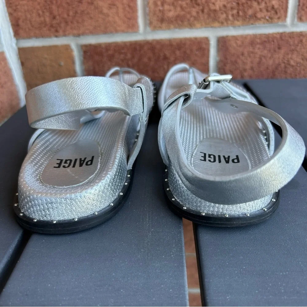 Paige Zuri Silver Metallic Leather Sandals SZ 8